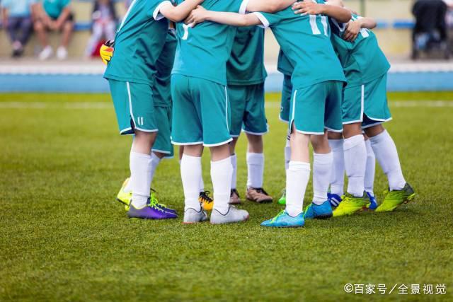 康斯坦泰利亚斯回应球迷不满，致以难舍之情